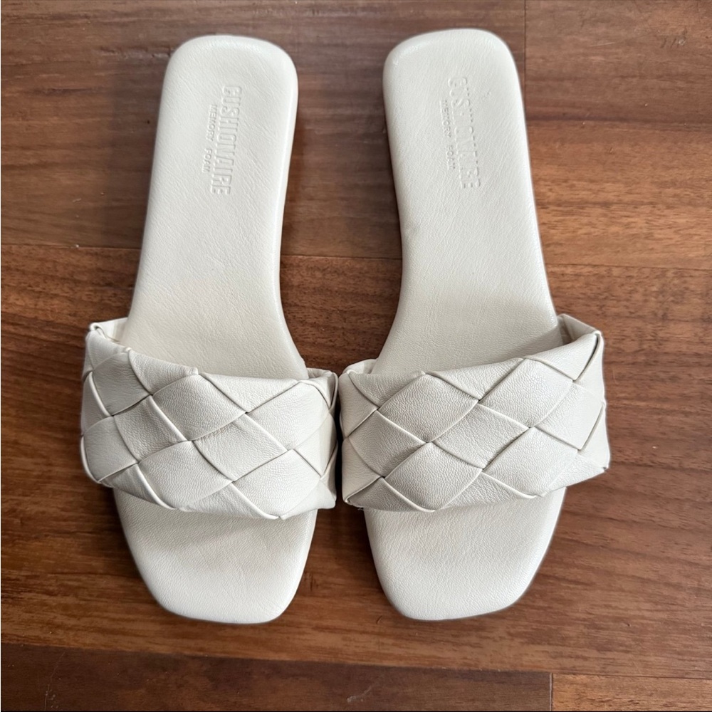 CUSHIONAIRE SANDALS